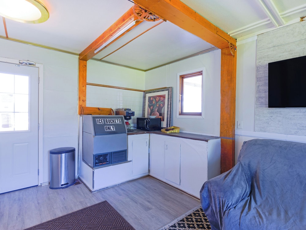 country hearth inn and suites by oyo sturgis