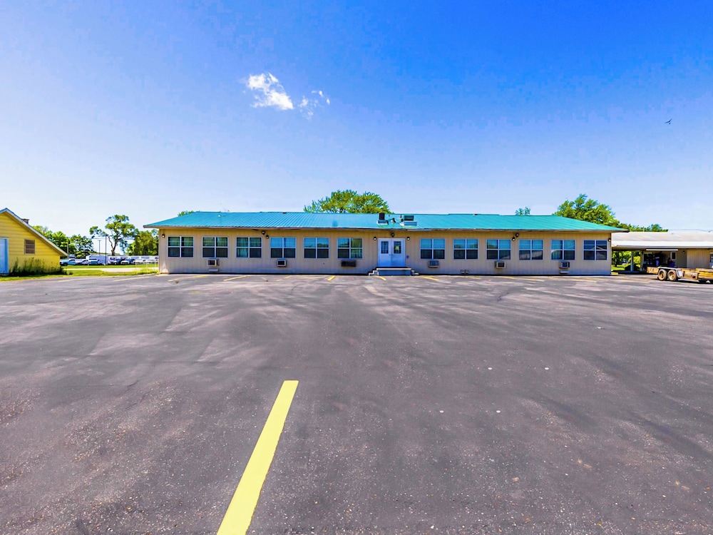 country hearth inn and suites by oyo sturgis