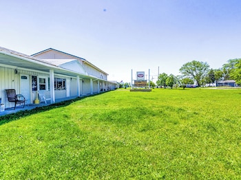 country hearth inn and suites by oyo sturgis
