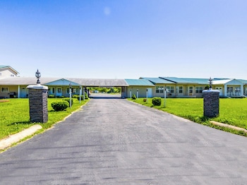 country hearth inn and suites by oyo sturgis