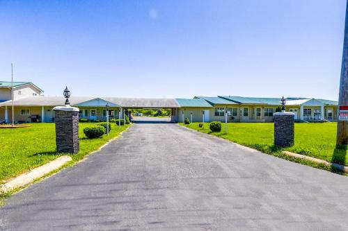 Country Hearth Inn & Suites By Oyo Sturgis,Sturgis>>Kalamazoo,2 star