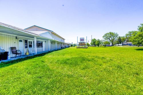 Country Hearth Inn & Suites By Oyo Sturgis,Sturgis>>Kalamazoo,2 star