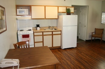 affordable suites shelby