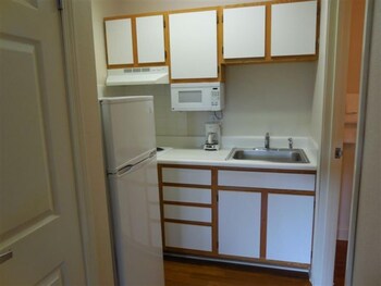 affordable suites shelby