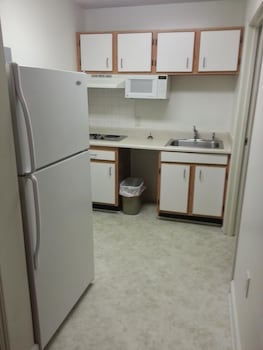 affordable suites shelby