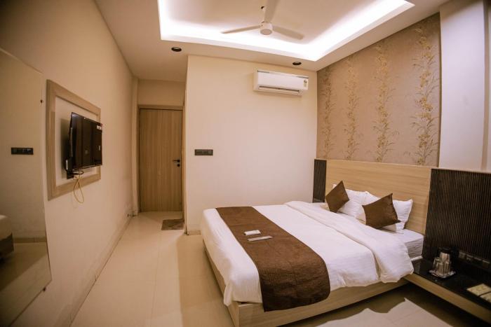 hotel sundaram palace ujjain