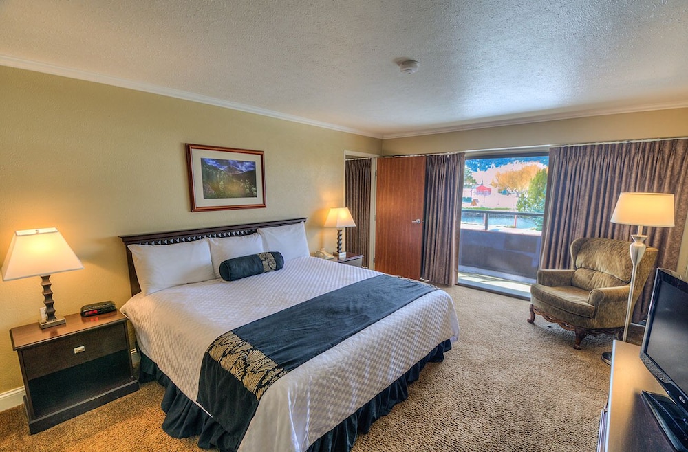 fairmont hot springs resort