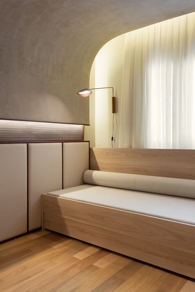 qoya hotel curitiba curio collection by hilton