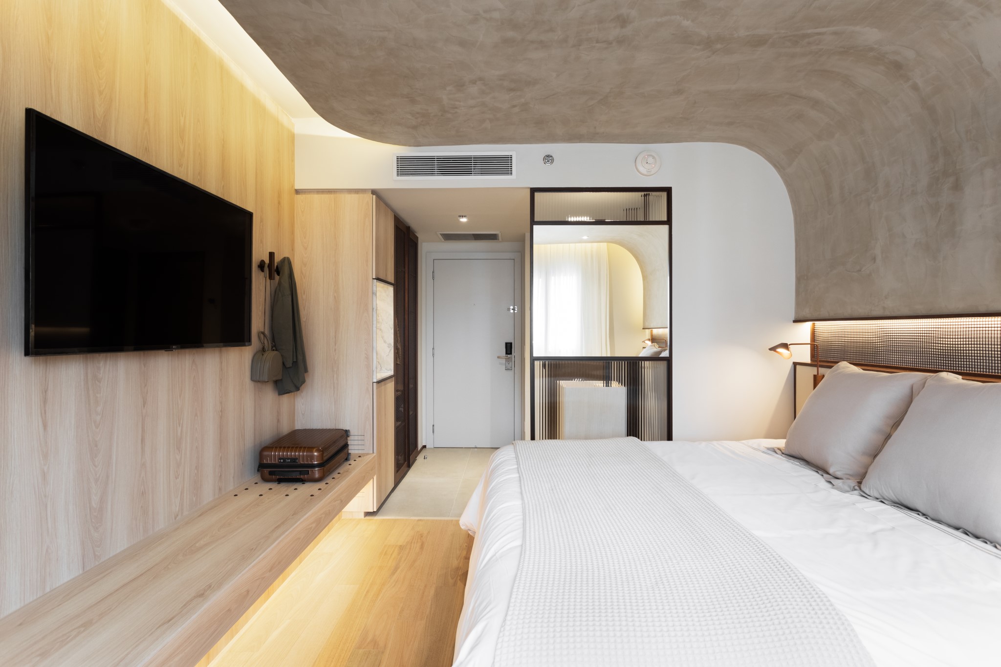 qoya hotel curitiba curio collection by hilton