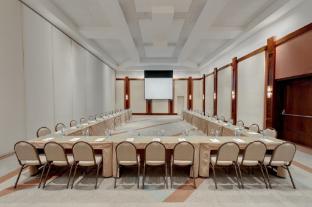 qoya hotel curitiba curio collection by hilton