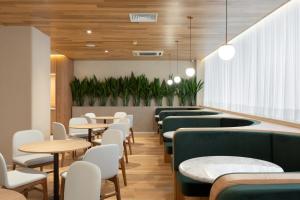 qoya hotel curitiba curio collection by hilton