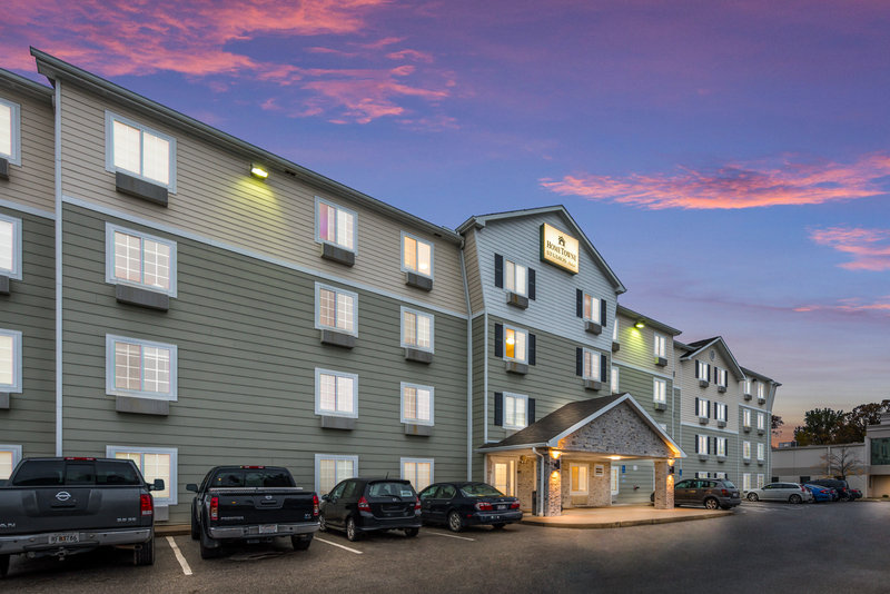 hometowne studios by red roof columbus