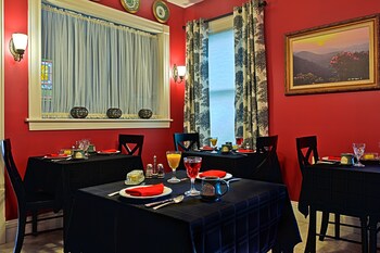 Ash Street Inn,,4 star