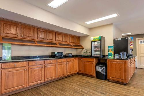 quality inn decatur river city