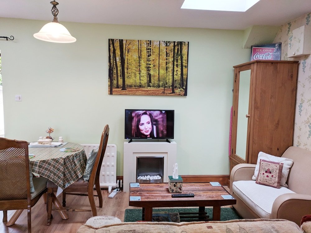 Netherleigh,Bristol>>Axminster,4 star