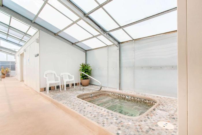 clarion inn surfrider resort