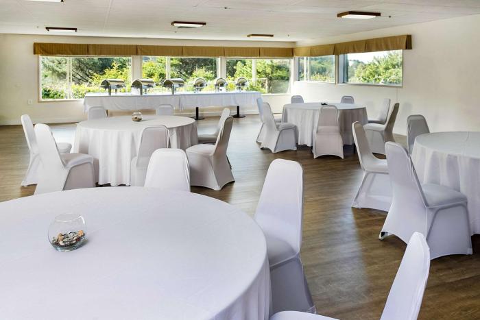 clarion inn surfrider resort