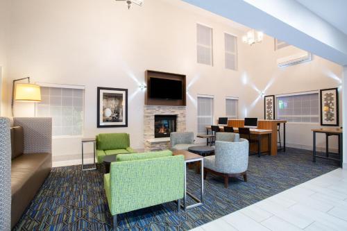 holiday inn express and suites lincoln city by ihg
