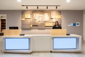 holiday inn express and suites lincoln city by ihg