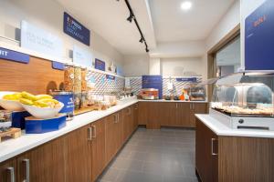 holiday inn express and suites lincoln city by ihg