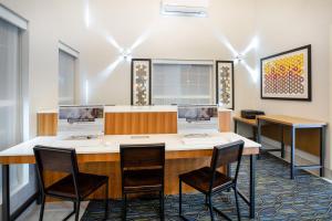 holiday inn express and suites lincoln city by ihg