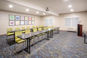 holiday inn express and suites lincoln city by ihg