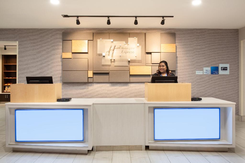 holiday inn express and suites lincoln city by ihg