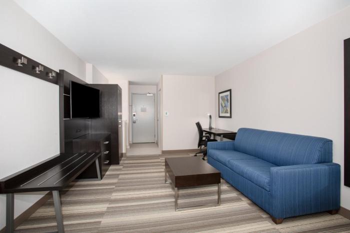 holiday inn express and suites lincoln city by ihg