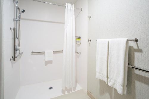 holiday inn express and suites lincoln city by ihg