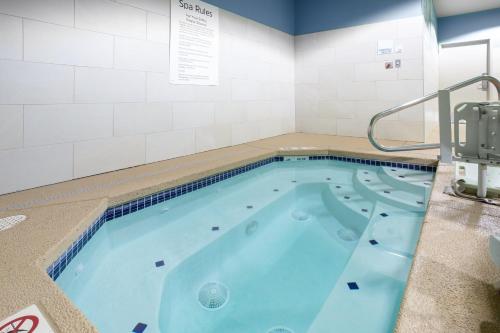 holiday inn express and suites lincoln city by ihg