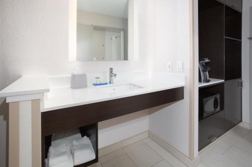 holiday inn express and suites lincoln city by ihg