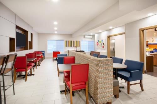holiday inn express and suites lincoln city by ihg