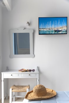 naiades marina hotel