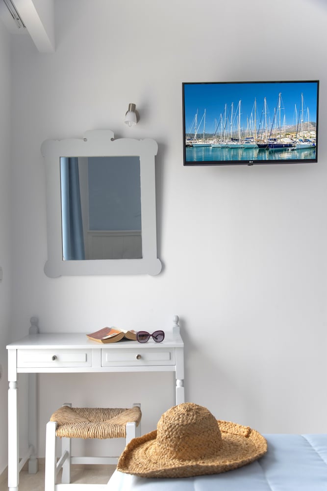 naiades marina hotel