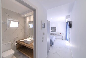 naiades marina hotel