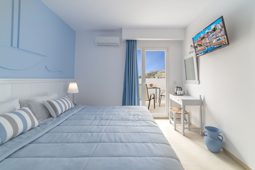 naiades marina hotel