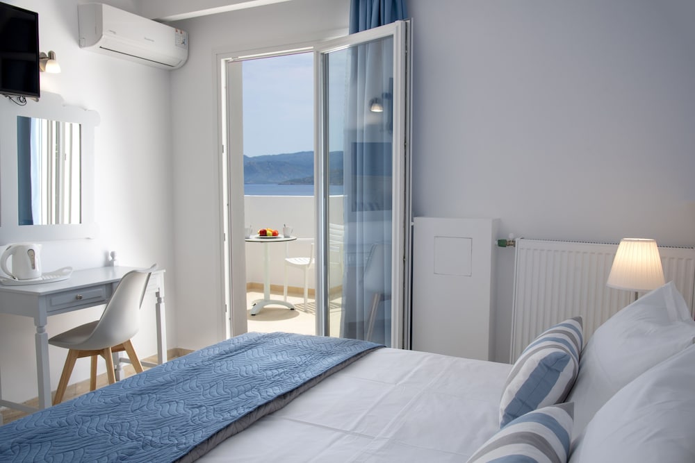 naiades marina hotel