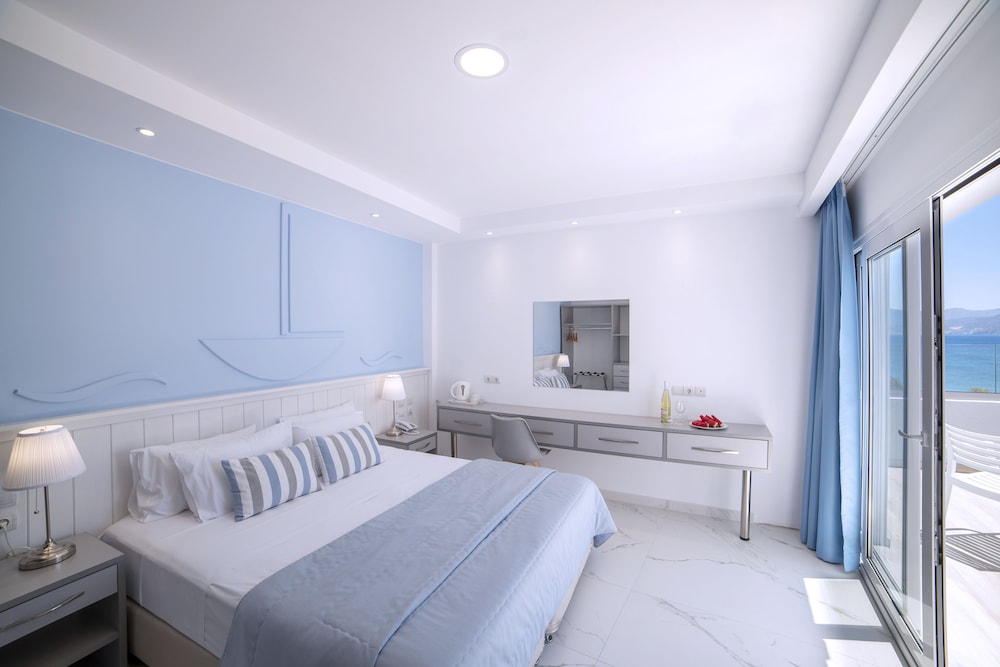 naiades marina hotel