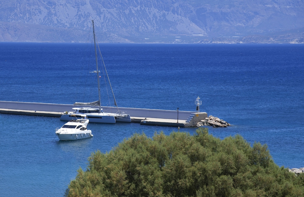 naiades marina hotel