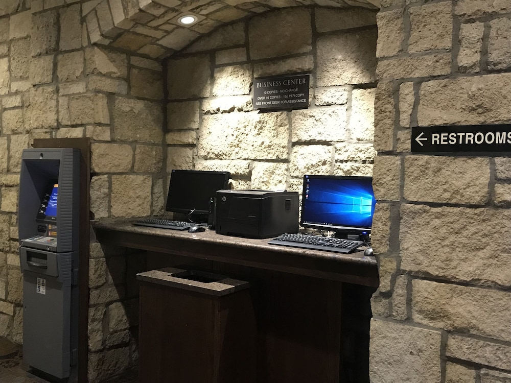 the oread lawrence tapestry collection by hilton