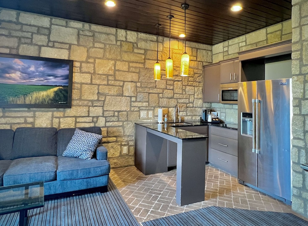 the oread lawrence tapestry collection by hilton