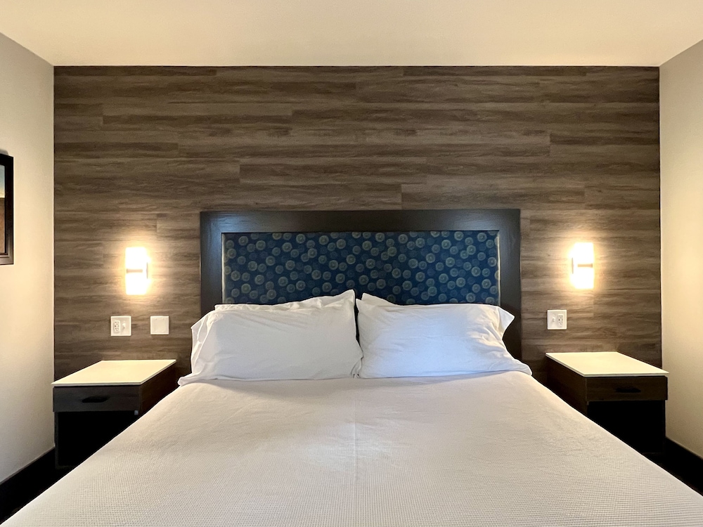 the oread lawrence tapestry collection by hilton