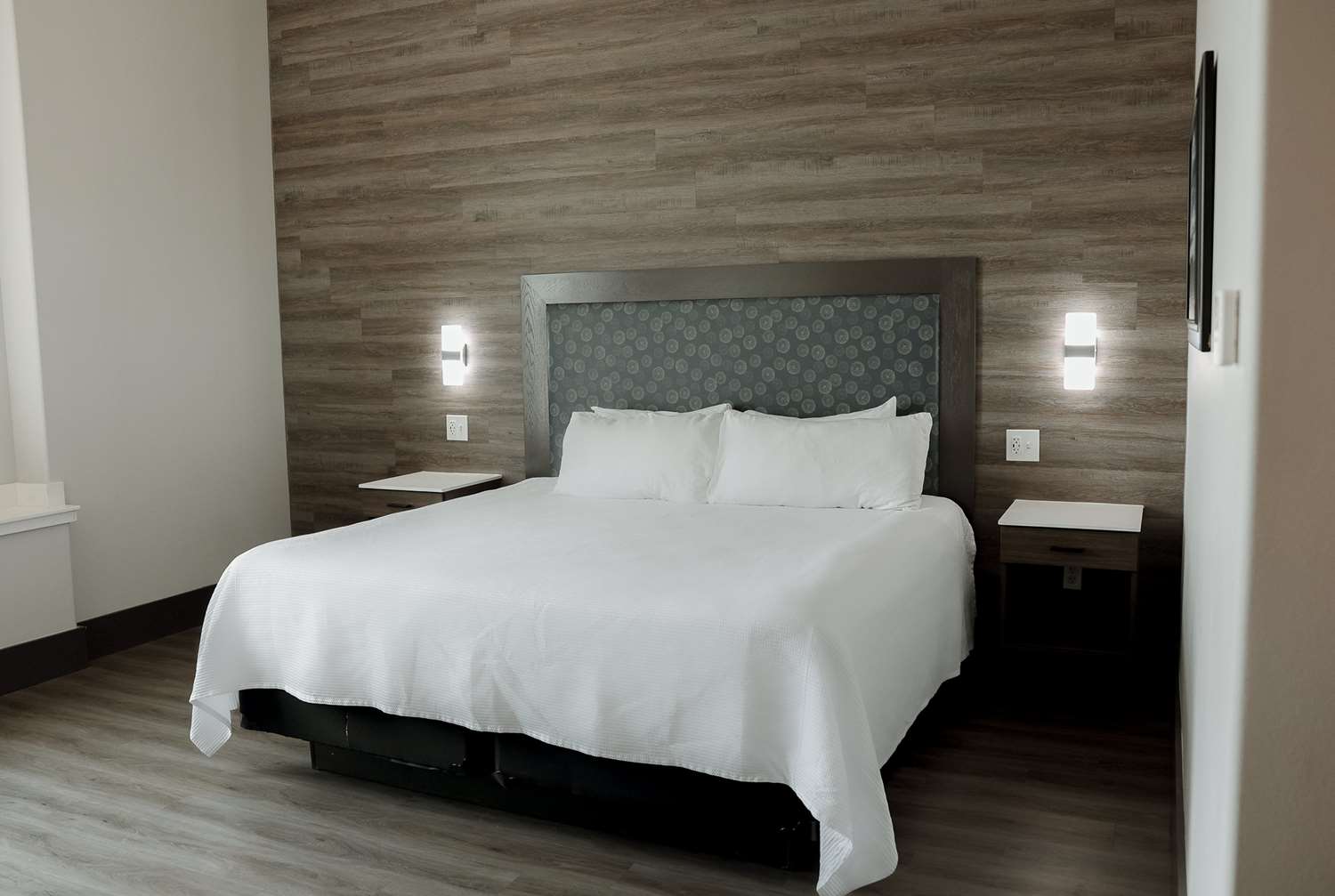the oread lawrence tapestry collection by hilton