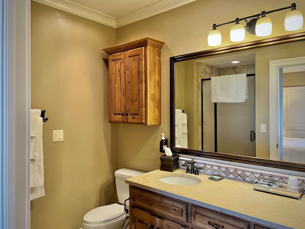 the oread lawrence tapestry collection by hilton
