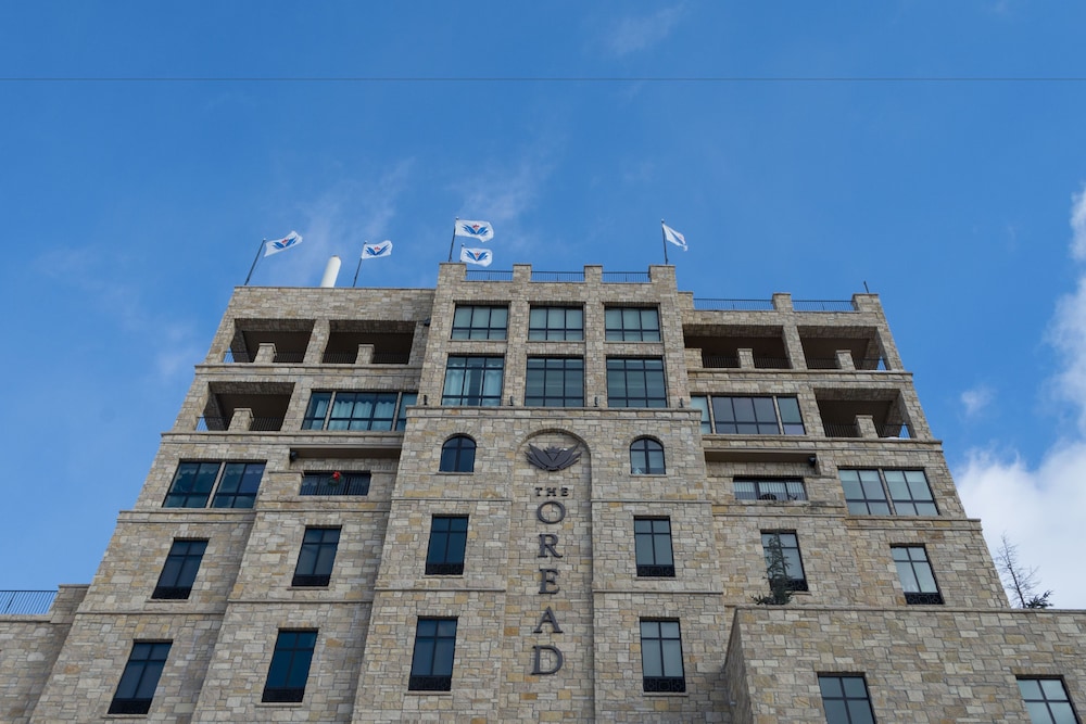 the oread lawrence tapestry collection by hilton