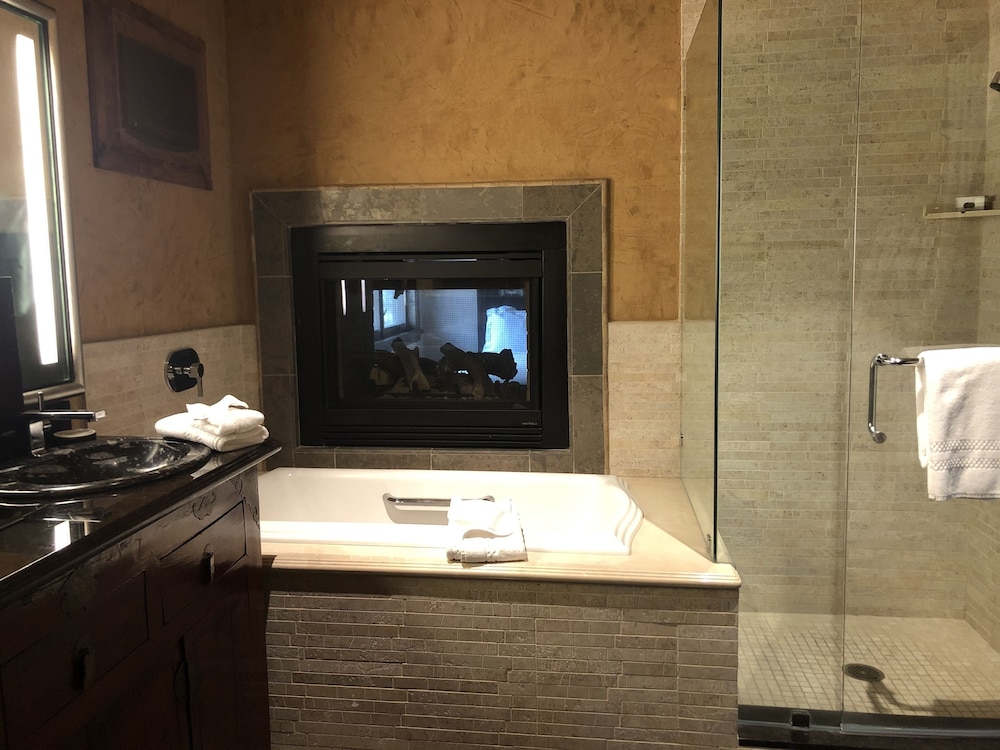 border house at crystal bay casino