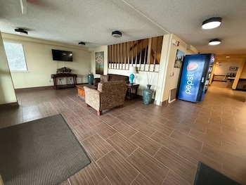 Richland Inn & Suites,,2 star
