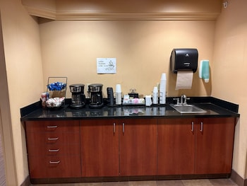 Richland Inn & Suites,,2 star