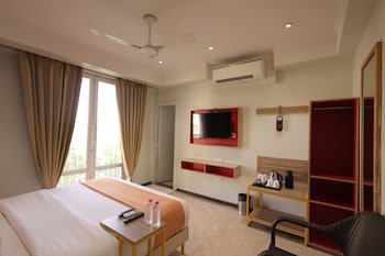 phoenix unmatched comfort hotel near fateh sagar lake udaipur