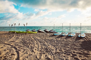 greenview hotel by lowkl